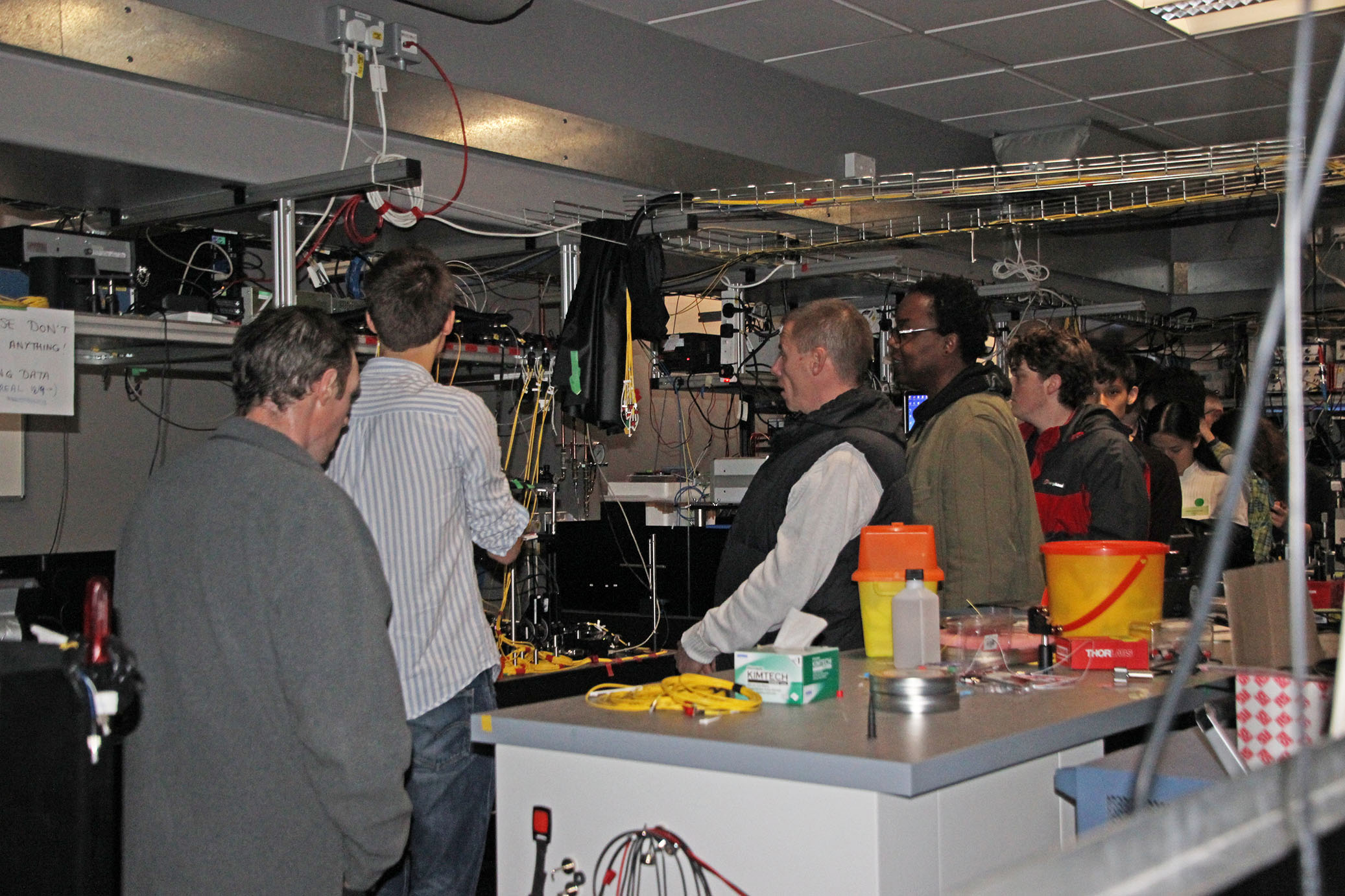 Lab tours at the Evening of Quantum Discovery / Credit: Olga Brecht, NQIT