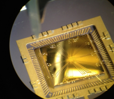 NQIT Graduate Student wins top science photography prize for image of gold chip ion-trap